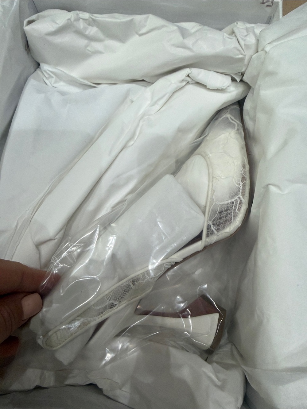 Amina Muaddi Elegant White Lace Women’s Dress Heels SIZE 6 BRAND NEW